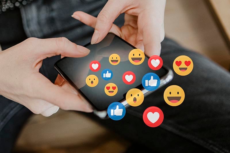Social media bubbles - likes and reactions